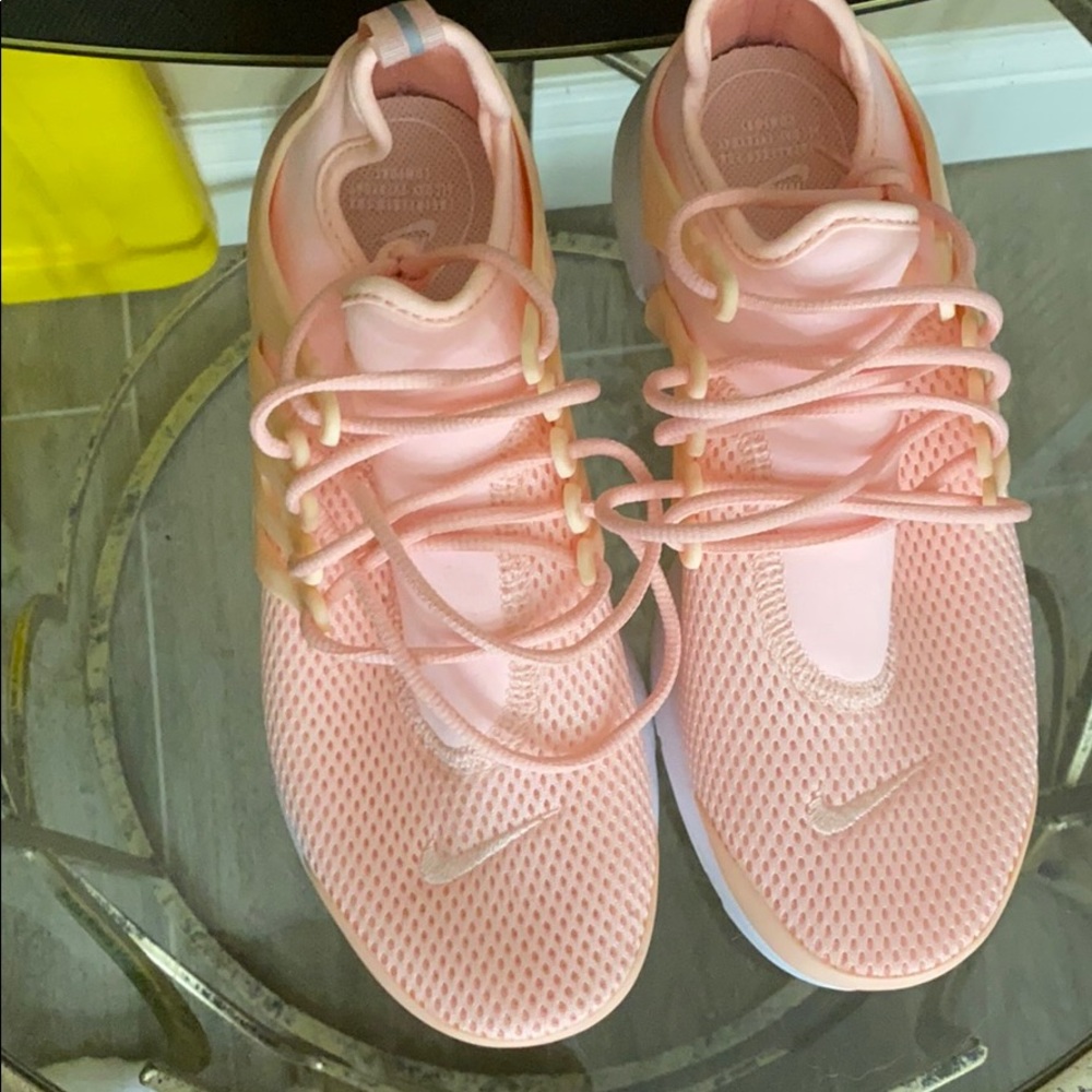 Pink Nike's pre-sto - Picture 2 of 4